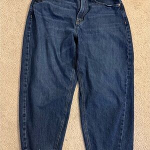 Old Navy Women's Barrel Jeans in Deep Blue